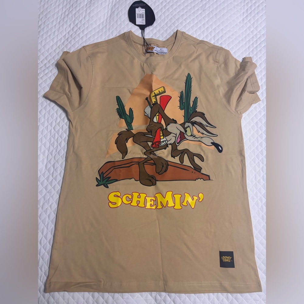 Schemin looney tunes T shirt. Large, NWT
